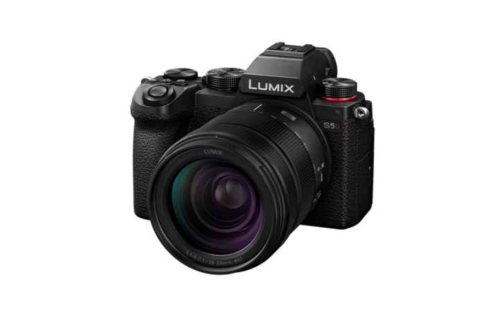 Panasonic Lumix S5D + S 28-200mm F4,0-7,1