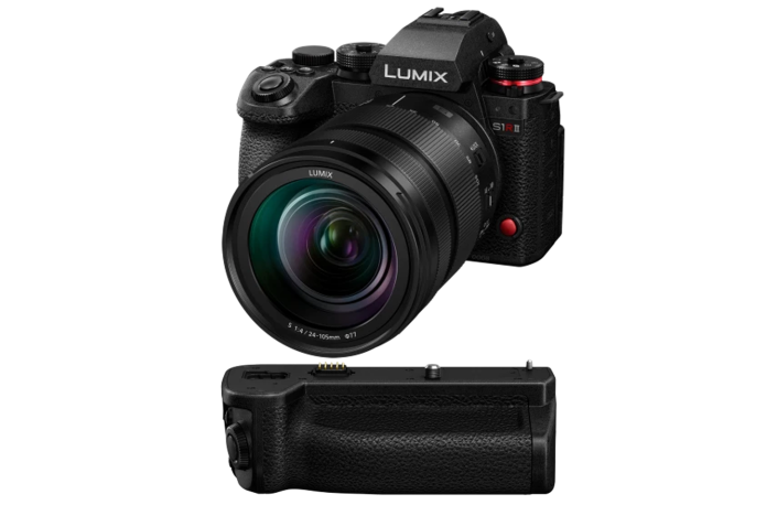 Panasonic Lumix S1R II Kit incl. S 24-105 mm/ F4 +  Batteriegriff DMW-BG2E