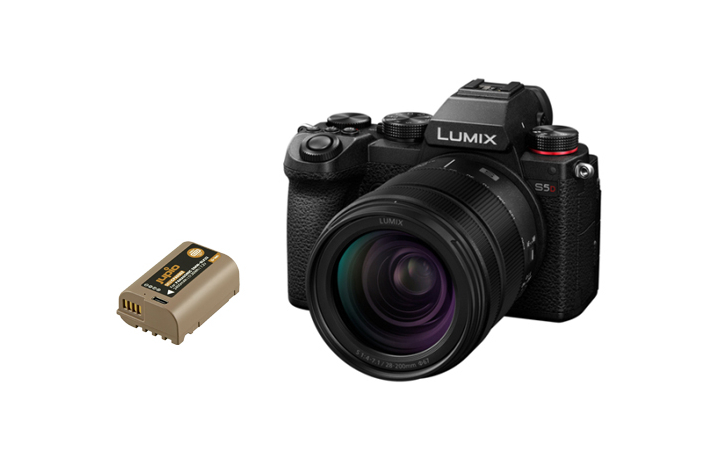 Panasonic Lumix S5D + S 28-200mm F4,0-7,1 + Jupio Akku USB-C input